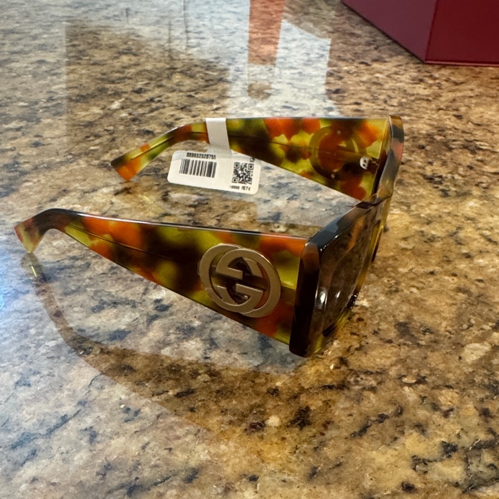 Gucci Multicolor Tortoiseshell Acetate Women’s Sunglasses with Gold Logo - Picture 3 of 8